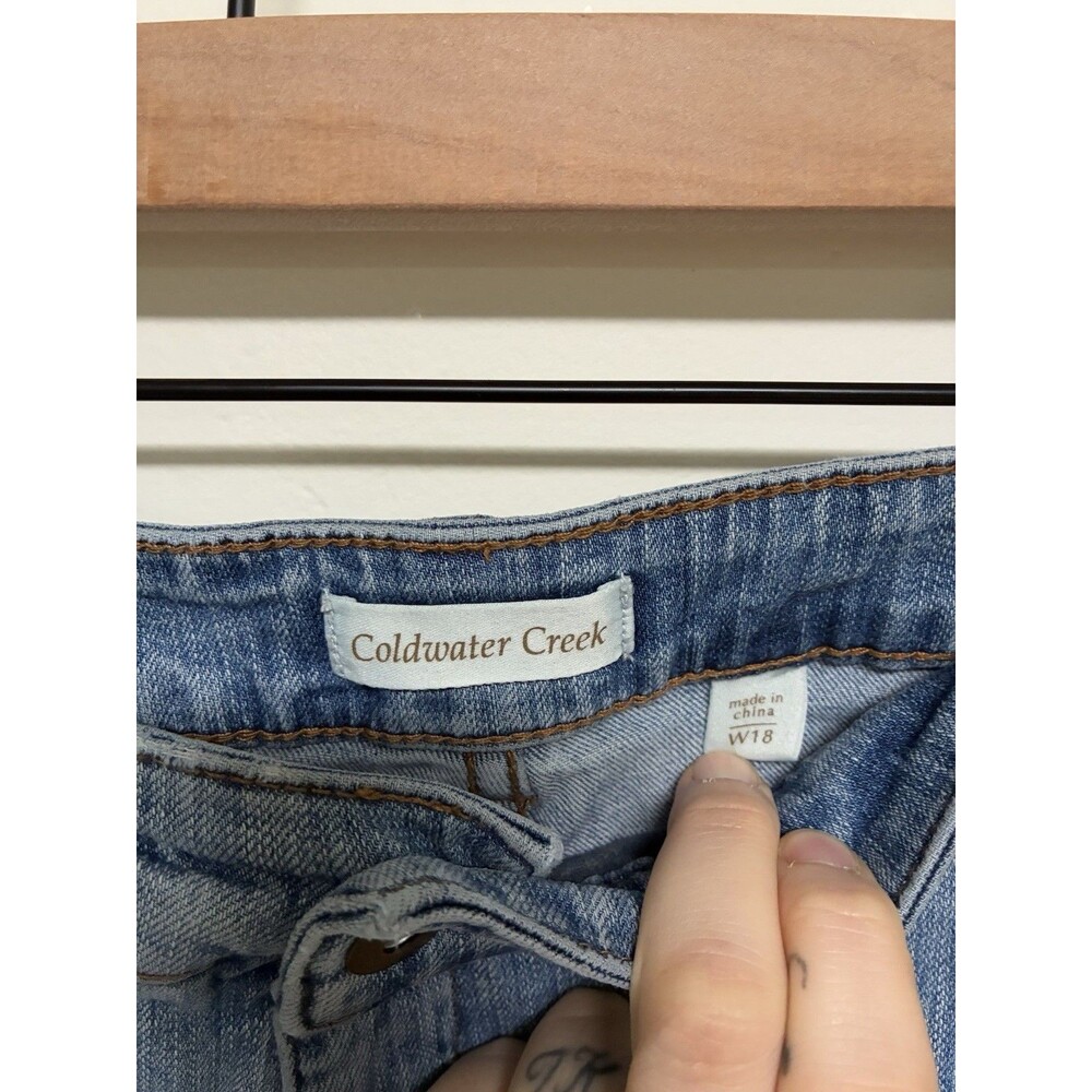 Coldwater Creek Women’s 18 Floral Embroidered Capris Medium Wash - Picture 5 of 8